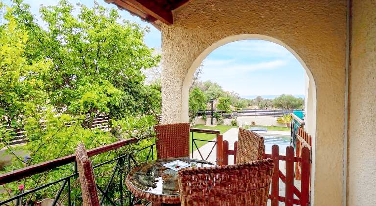 Villa with patio, grill & hot tub — photo 4