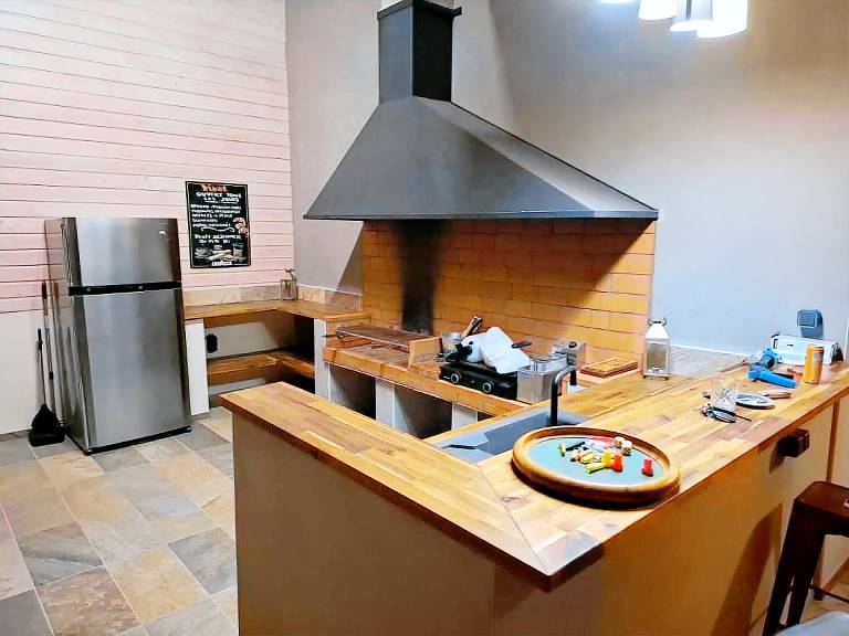 Gite with barbecue, private pool & yard — photo 4