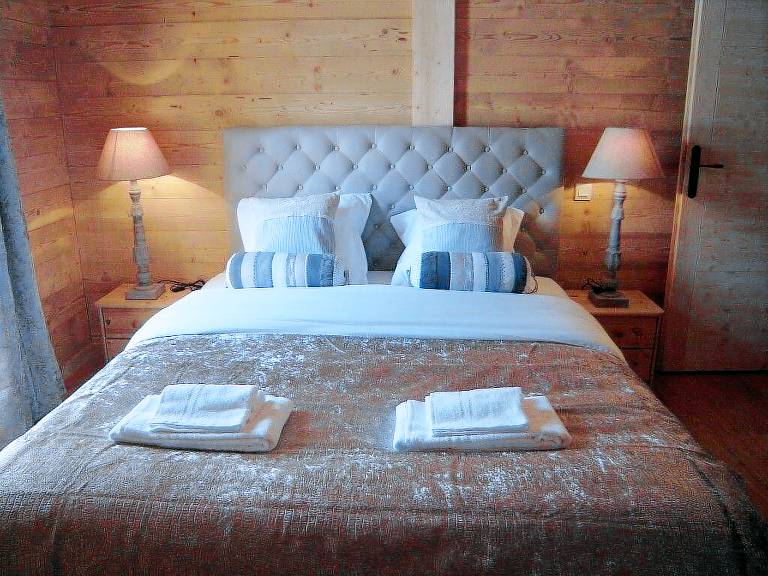 Chalet with hot tub, sauna & private pool — photo 2