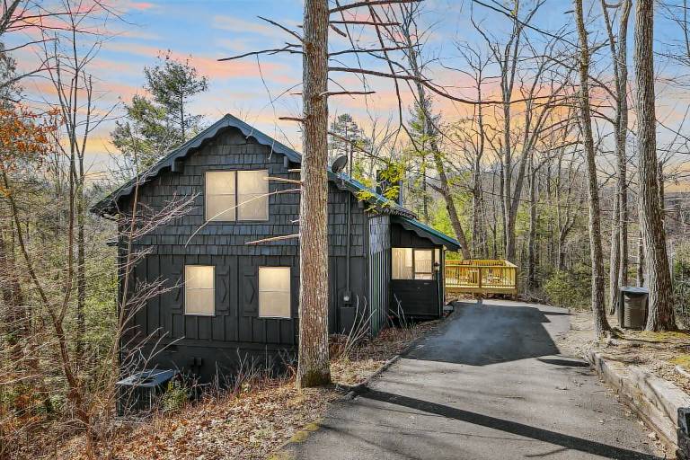 Cabin with terrace & private pool in Sevierville, TN