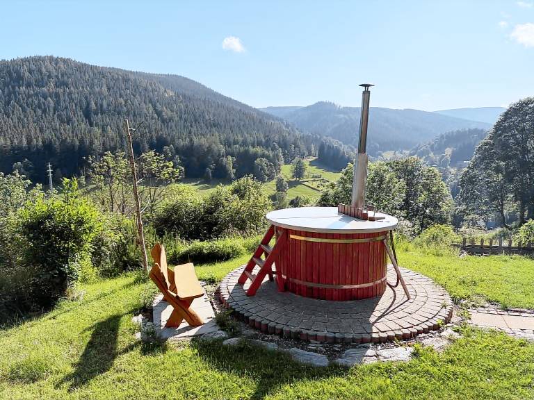 Rental apartment with terrace, yard & barbeque — photo 4