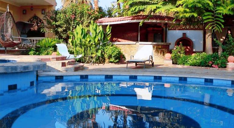 House with pool — photo 2
