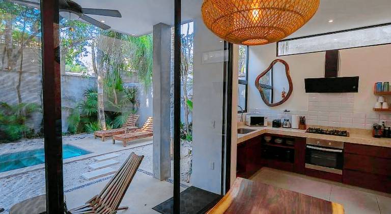 Villa with pool — photo 5