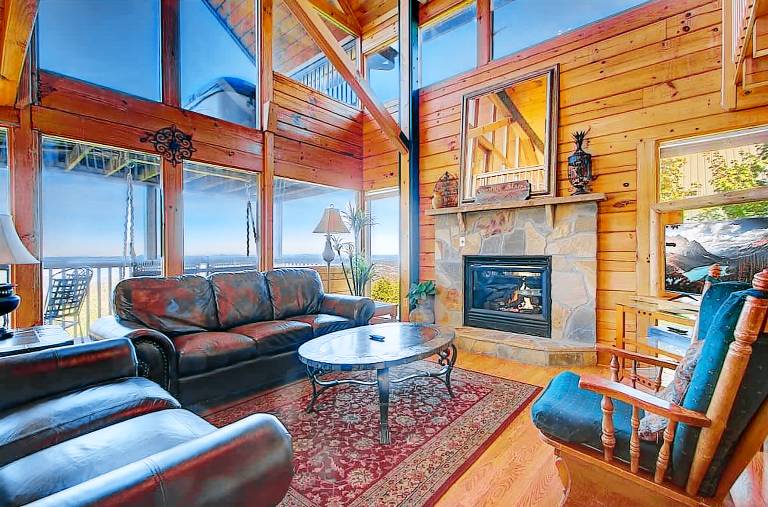 Mountain Top Cabin with Views Hot Tub and Arcade — photo 4