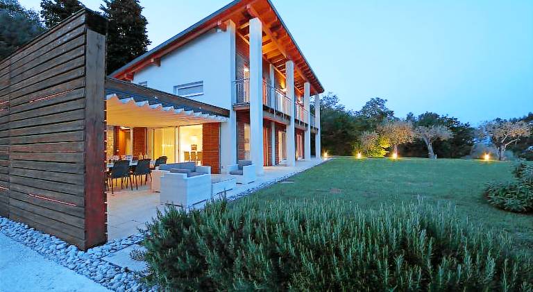 Villa with pool — photo 5
