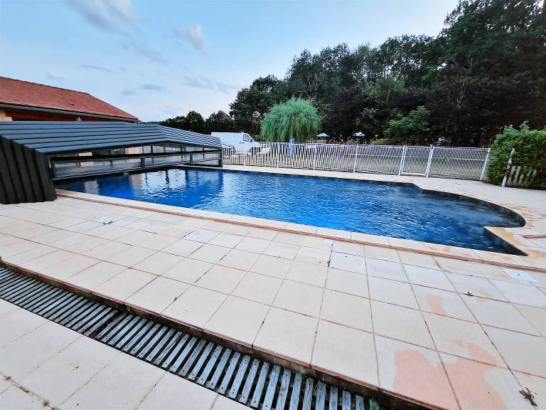 Child-friendly pleasant vacation home with pool, grill & yard | Garden view | Dogs allowed — photo 3