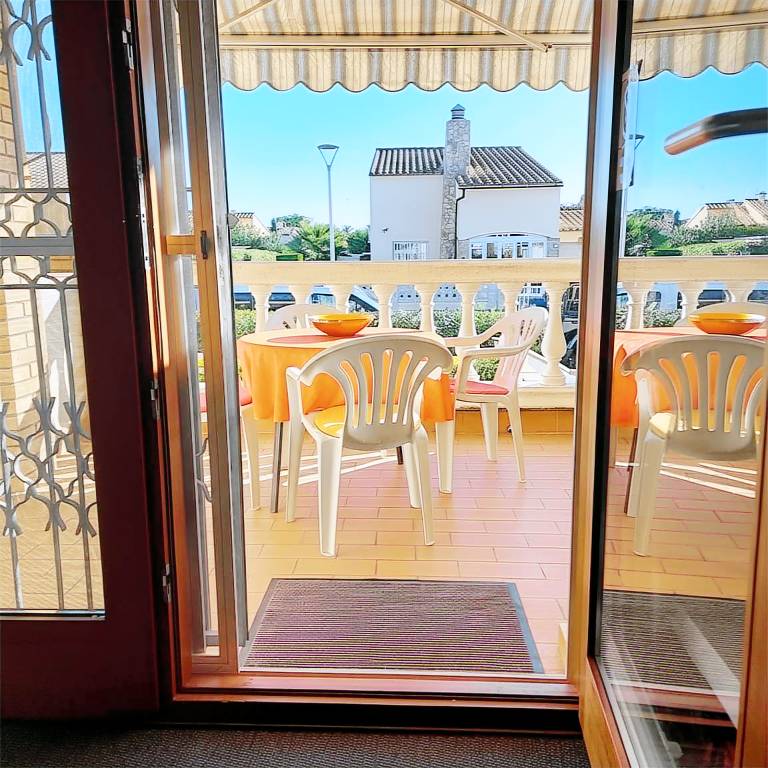 Vacation home with garden, terrace & grill — photo 5