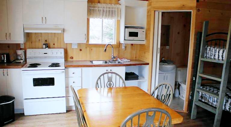 Chalet with garden & patio — photo 2