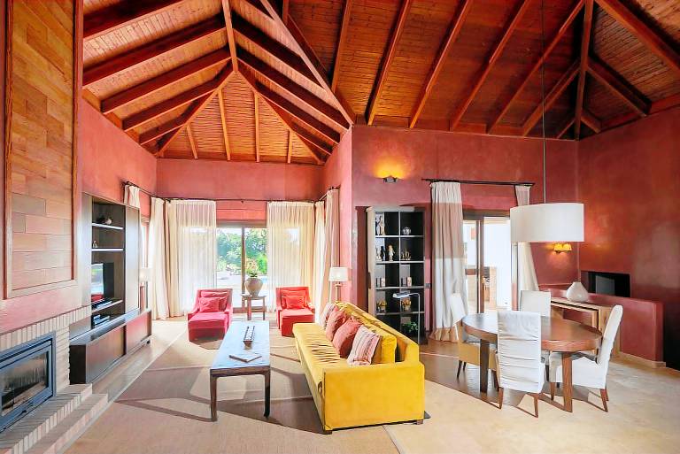 Villa with BBQ, fast internet & private pool | Garden view — photo 4