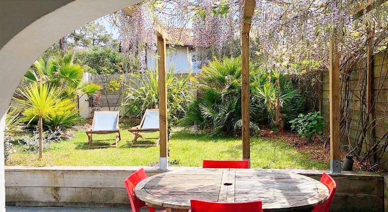 Holiday apartment with terrace & grill — photo 3