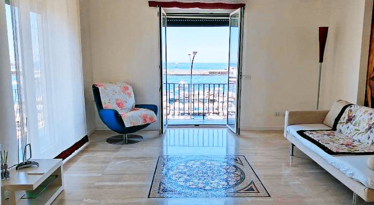 Apartment with jacuzzi — photo 2