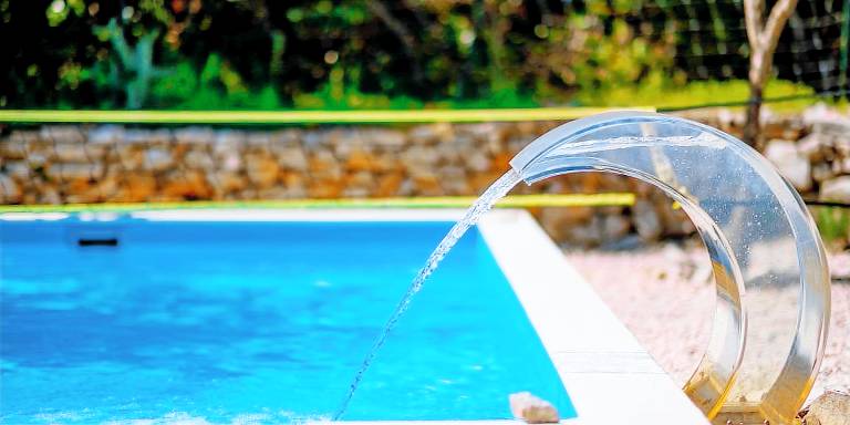 Vacation home with private pool, terrace & BBQ | Water view — photo 5