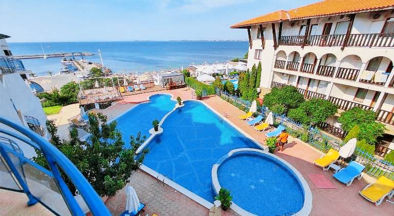 Holiday apartment with pool in Burgas