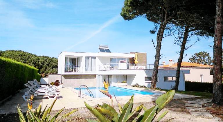 Fully equipped ample villa with patio, yard & grill | Pets are welcome in Leiria