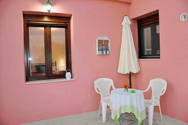 Holiday Home 'House For Rent In Apostolous' with Mountain View, Private Garden and Wi-Fi — photo 2