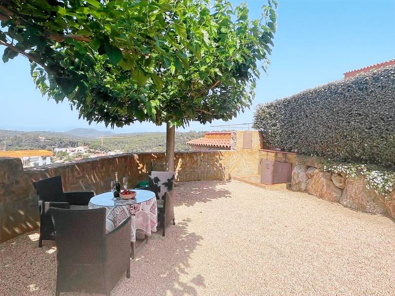Vacation home with private pool & garden — photo 4