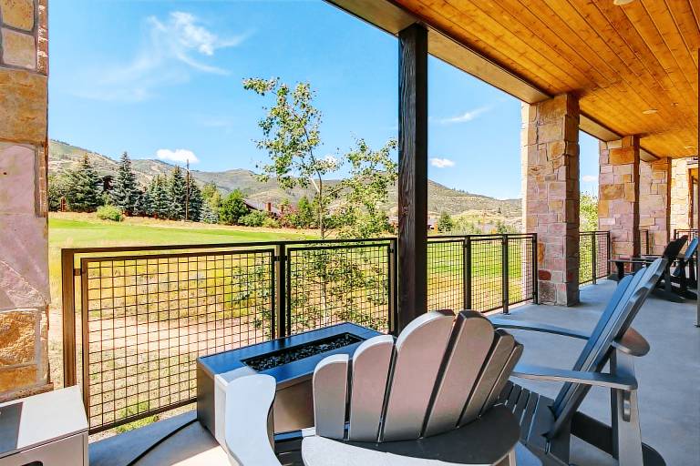 Interior Design, Luxury Community Amenities, Free Shuttle Pet-Friendly! — photo 4
