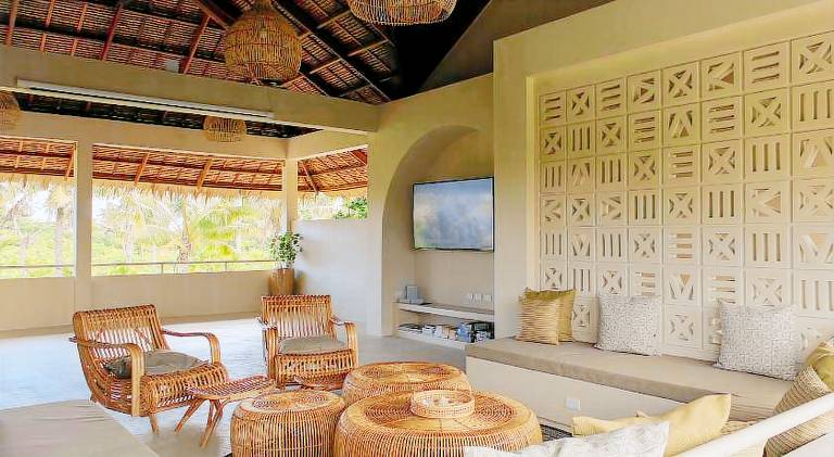 Villa with pool, patio & garden — photo 3