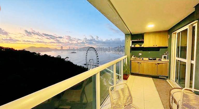 Holiday apartment with pool | Next to the beach | Pet-friendly in Balneário Camboriú