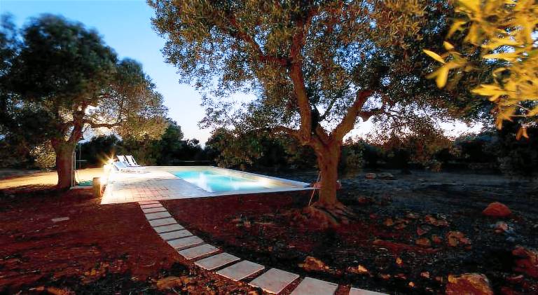 Villa with barbecue, garden & private pool — photo 4
