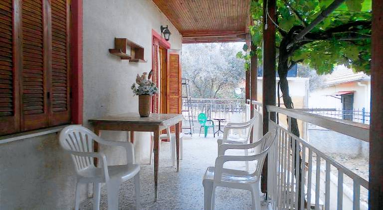 House with barbecue, garden & patio — photo 2