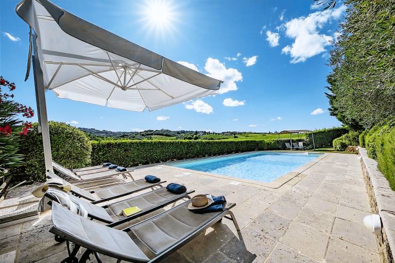 Villa with grill, private pool & yard | Perfect for remote work — photo 2