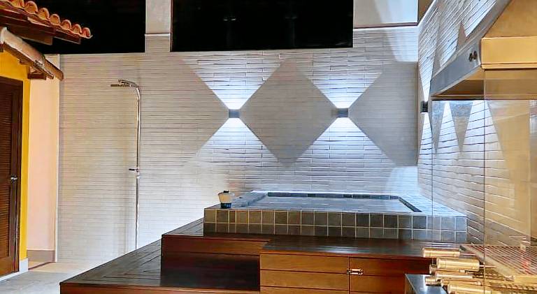 Vacation home with pool — photo 5