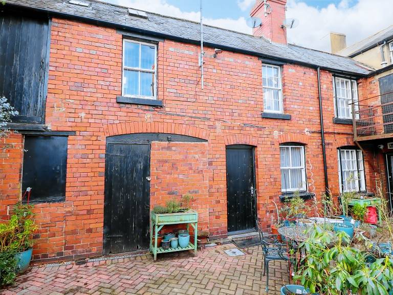 Cottage with yard in Llangollen