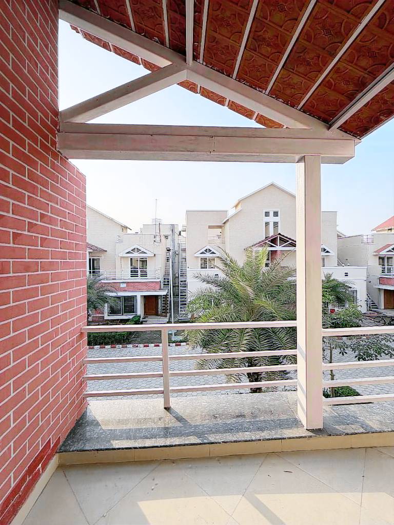 Pleasant villa with patio | Pet-friendly — photo 3