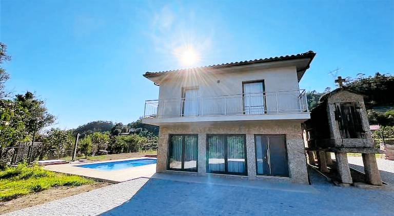 Chalet with pool — photo 4
