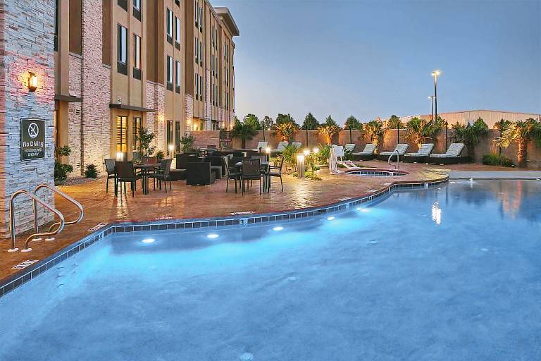 La Quinta Inn & Suites by Wyndham Carlsbad — photo 2