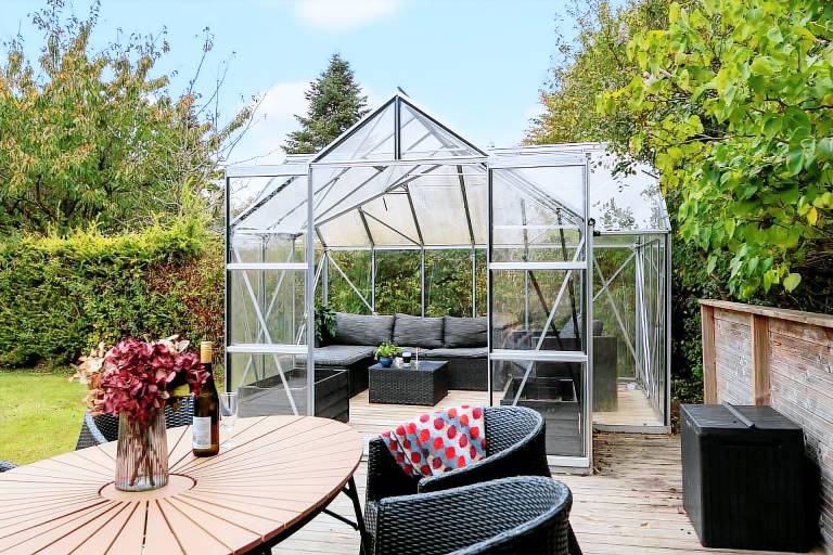Wonderful vacation home with barbecue, terrace & yard | Pets are welcome — photo 3