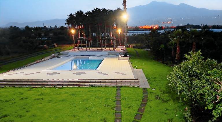 Rental apartment with pool & hot tub — photo 3