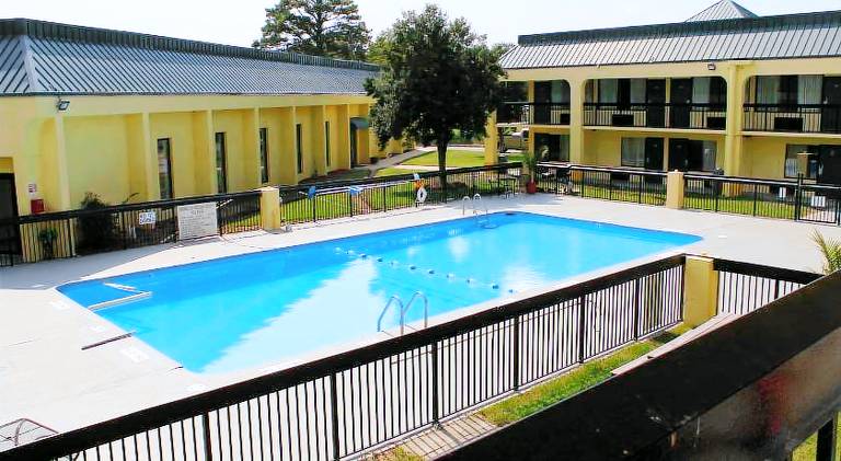 Red Carpet Inn and Suites Kinston NC — photo 3