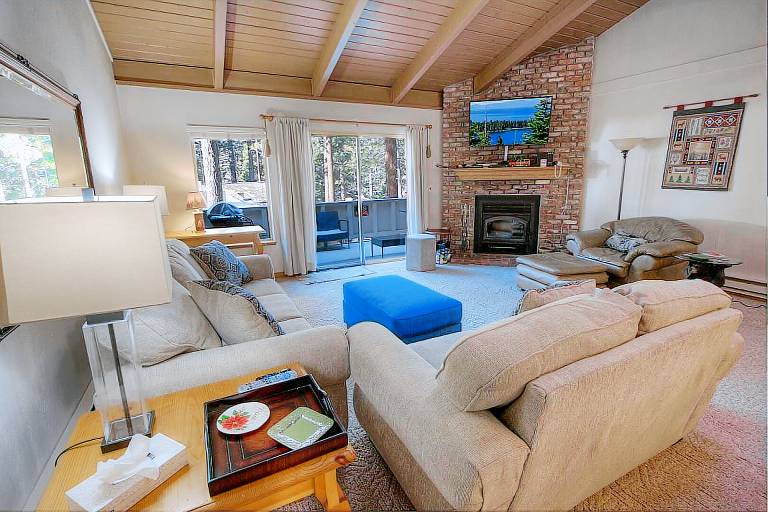 Condo with terrace & pool — photo 4