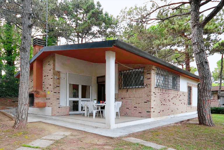 House with BBQ, terrace & garden — photo 3