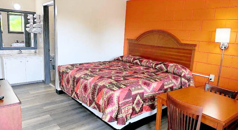 Economy Inn — photo 5