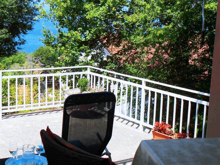 Apartment with terrace, yard & grill — photo 5