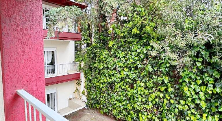 Holiday apartment with patio & garden in Sithonia