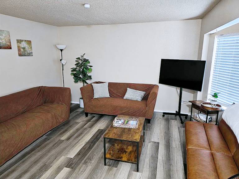 Rental apartment with terrace | Pets allowed in Everett, WA