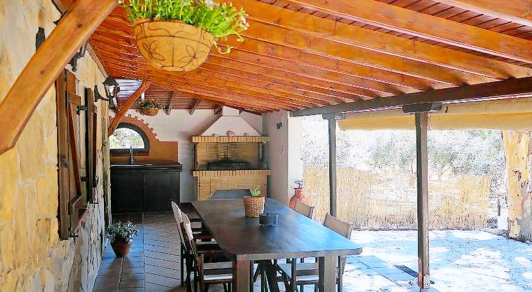 House with patio, yard & grill — photo 2