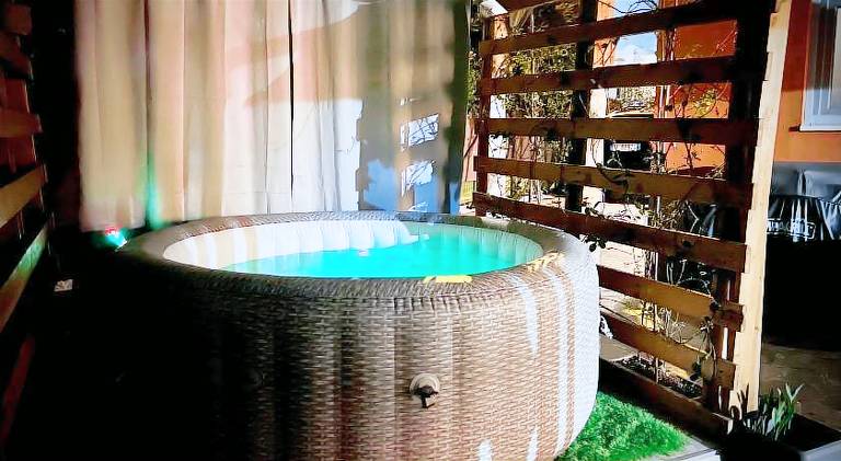 Rental apartment with jacuzzi — photo 3