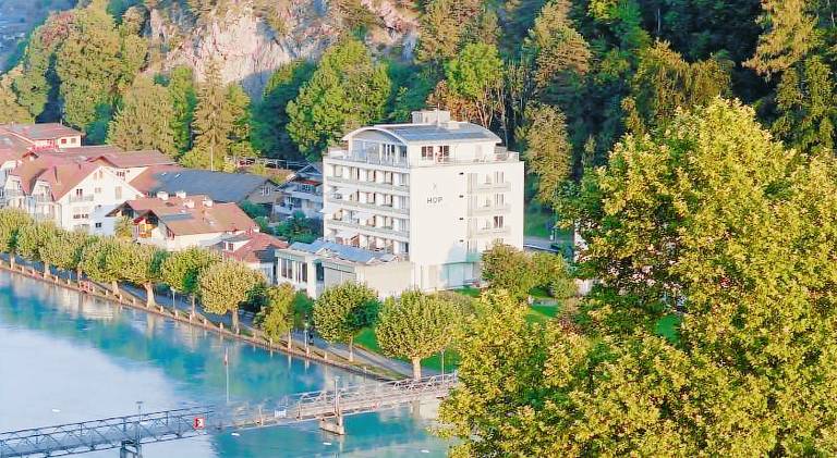 Serviced apartment with patio & garden in Wilderswil