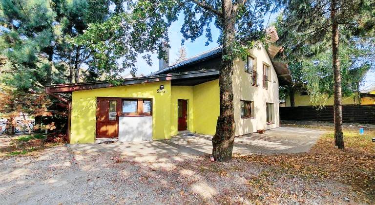 Rental apartment with yard — photo 4