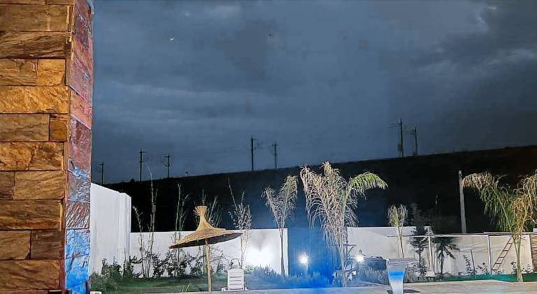 Villa with pool — photo 4