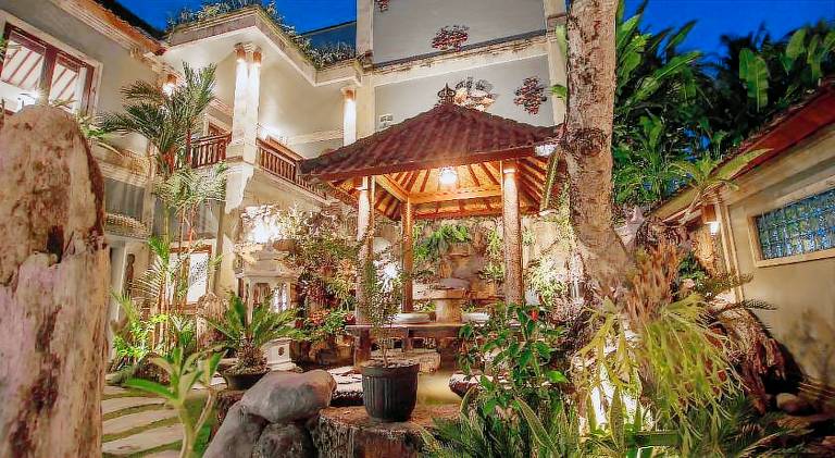 Villa with pool — photo 4