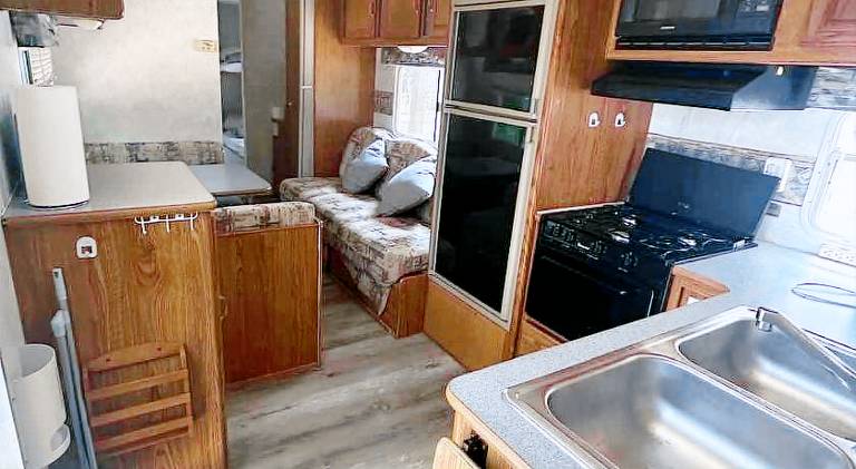 Lakefront RV Cottage in Parry Sound 10 — photo 3