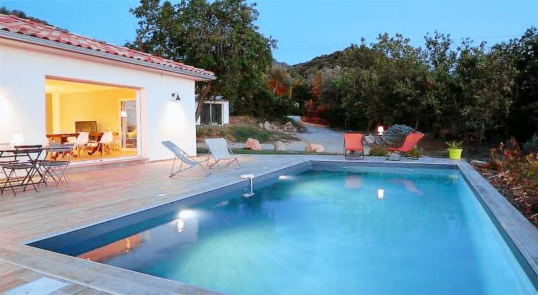 Villa with pool — photo 4