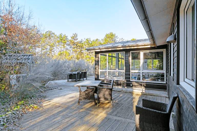 Family-friendly house with sauna, grill & private pool | Beach view | Pet-friendly — photo 2