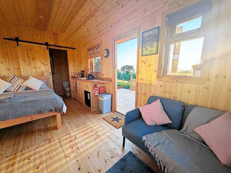 Family-oriented cottage with yard | Beach view | Pet-friendly — photo 4